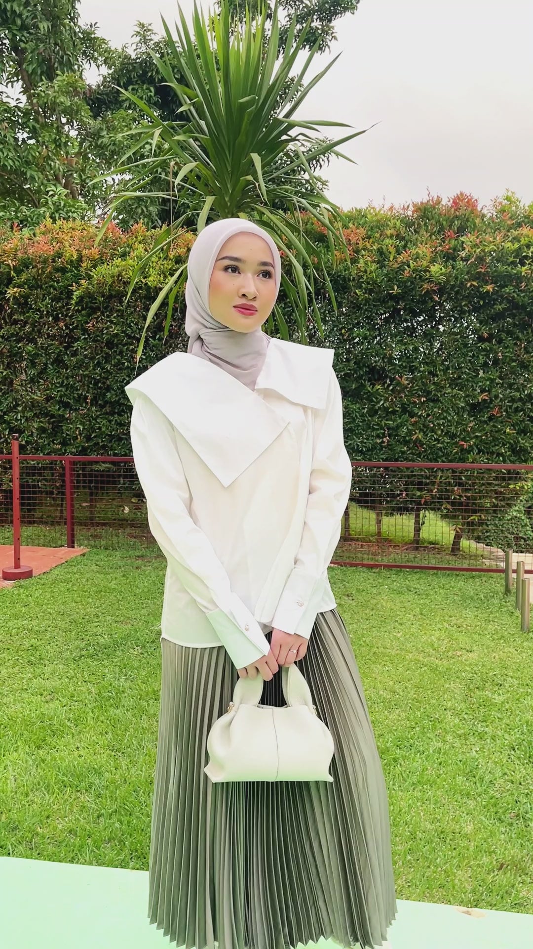 Silva Broken White Top (HijabChic x Kiara Leswara)