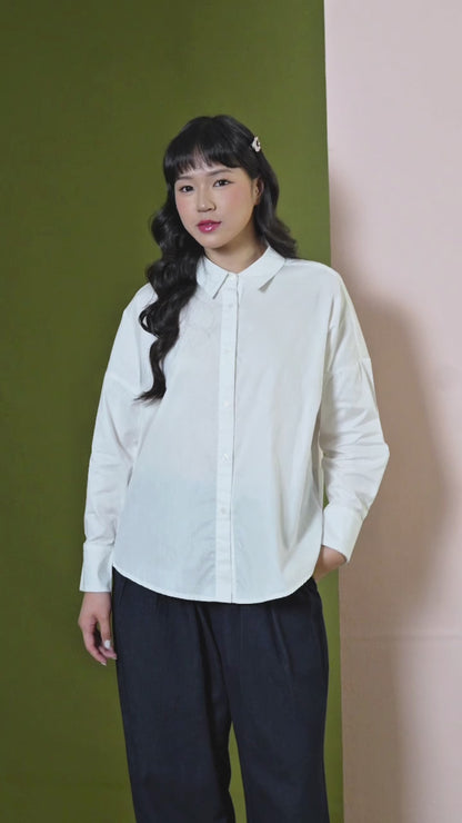 Vela Broken White - Kemeja Cotton Pleats Belakang