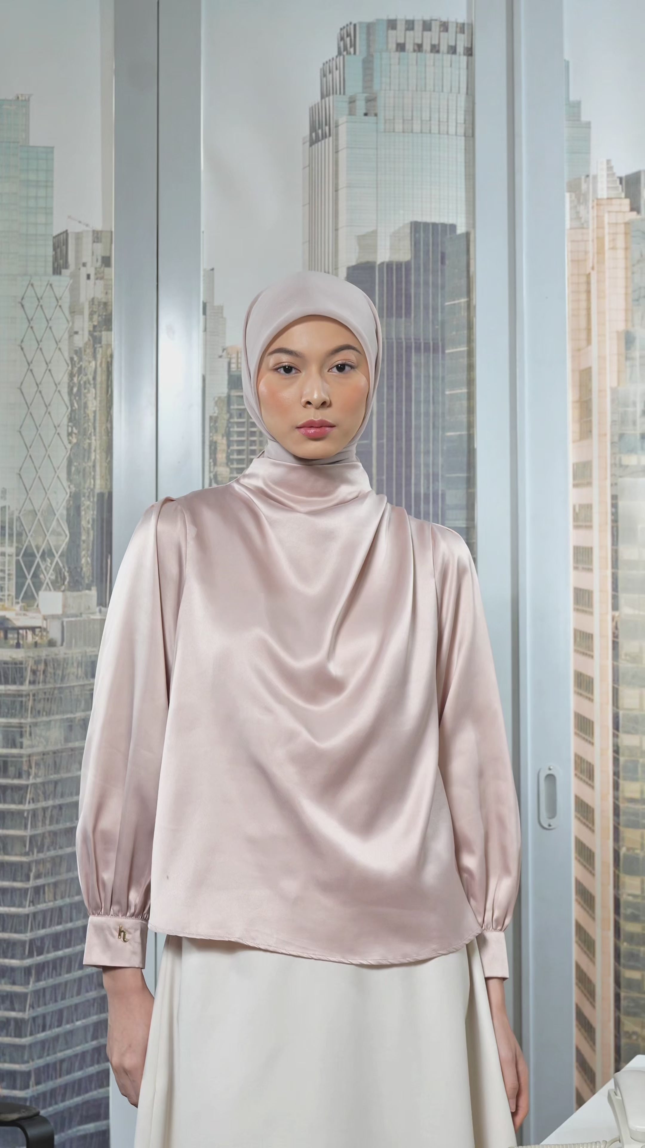 Sania Drapping Top - Blouse Satin Drape Elegan