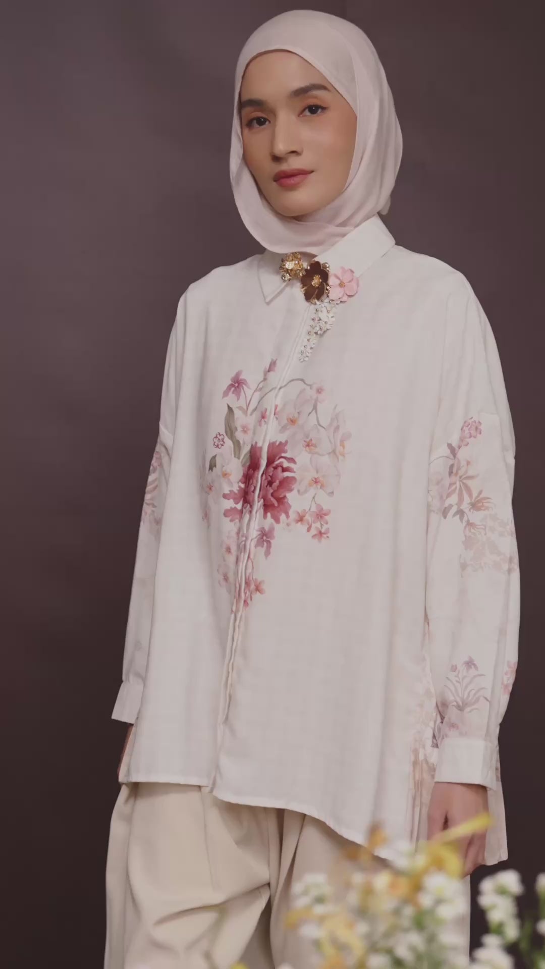 Renggani Broken White Top