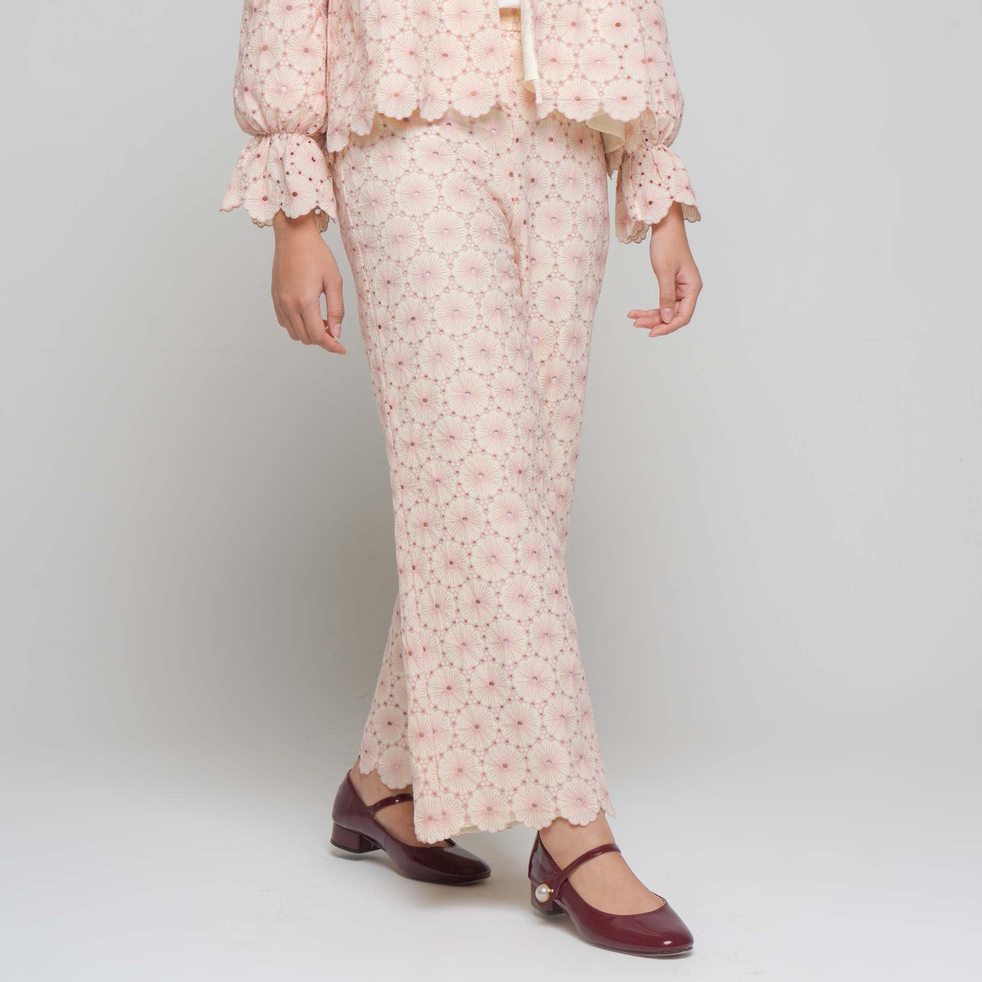 Camelia Broidery Ivory Pants | HijabChic