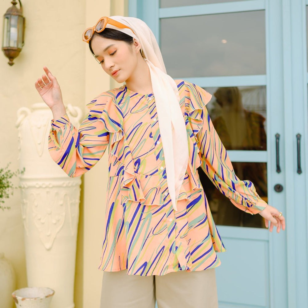 
            
                Load image into Gallery viewer, Defect Elvina Peach Lines Top | HijabChic
            
        