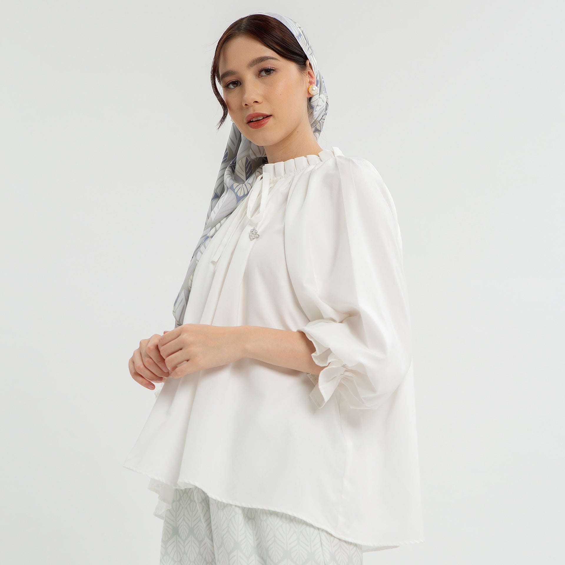 Kansas Broken White Tops | HijabChic