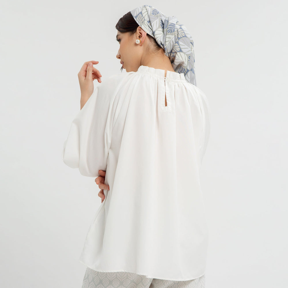 
            
                Load image into Gallery viewer, Kansas Broken White Tops | HijabChic
            
        