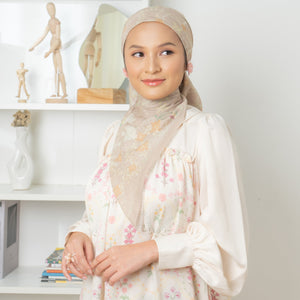 
            
                Load image into Gallery viewer, Alara Scarf In Golden Hour | HijabChic
            
        