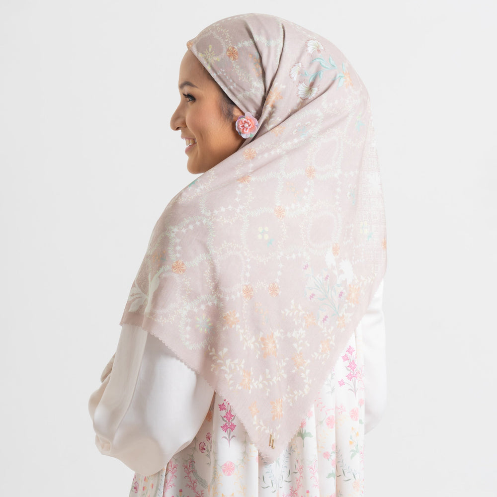 
            
                Load image into Gallery viewer, Alara Scarf In Golden Hour | HijabChic
            
        