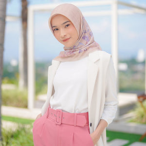 
            
                Load image into Gallery viewer, HC x ZD Fleuria Scarf Peach | HijabChic
            
        